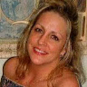 Meet your Posher, Tracy holder